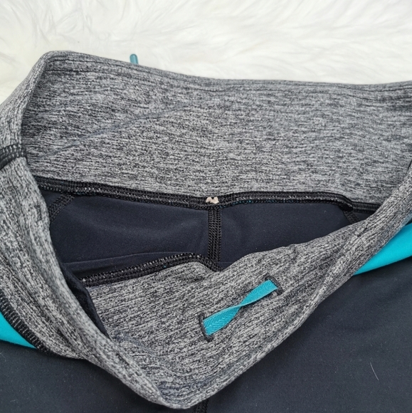 Lululemon Athletica Crop Leggings Size - Picture 4 of 6